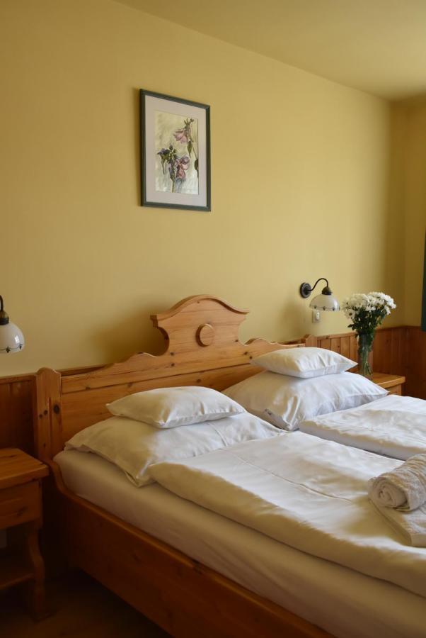 Bozi Rozi Panzio Hotel Fertőboz Buitenkant foto