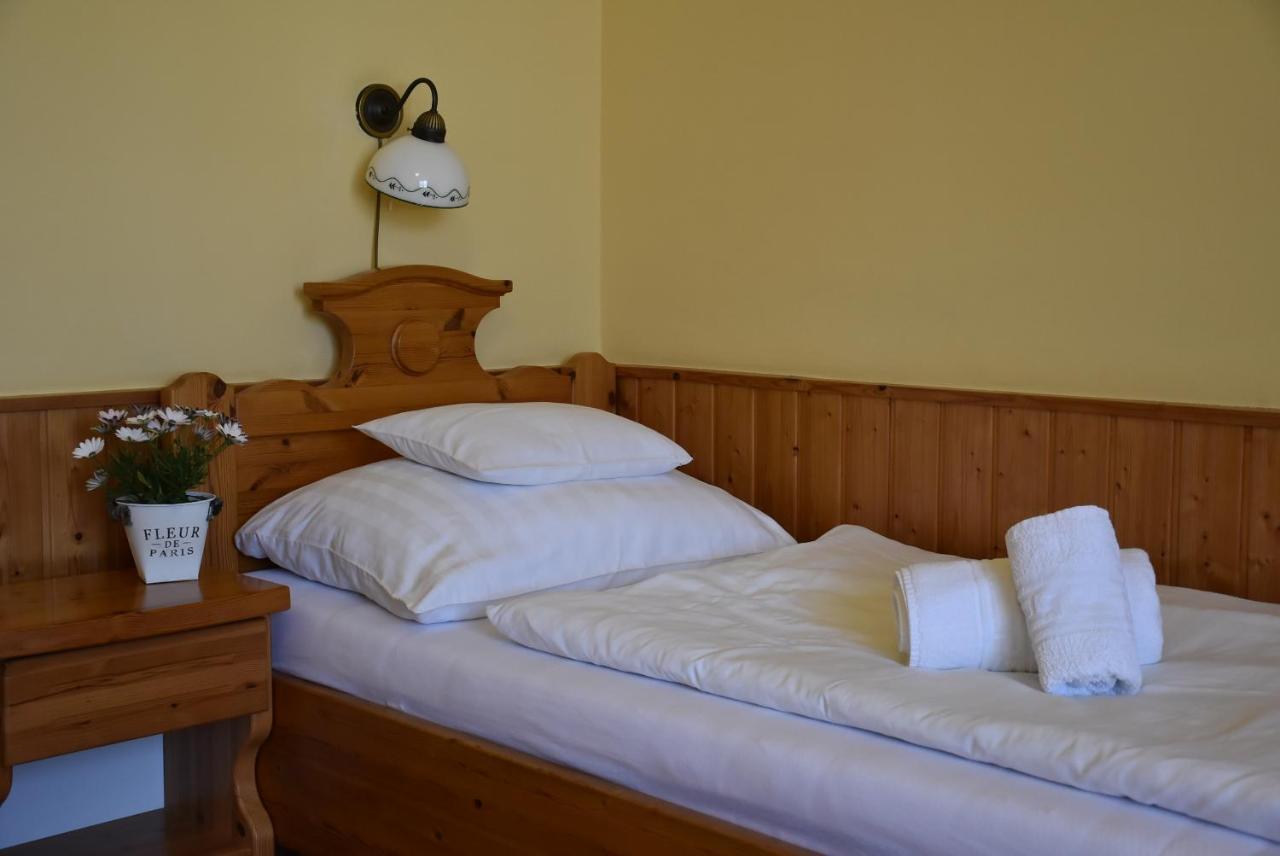 Bozi Rozi Panzio Hotel Fertőboz Buitenkant foto