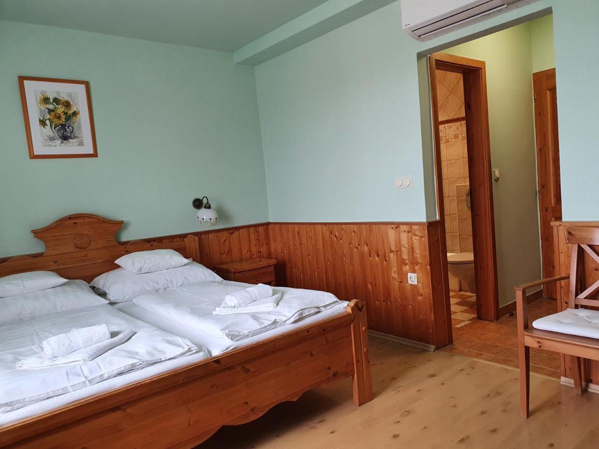 Bozi Rozi Panzio Hotel Fertőboz Kamer foto