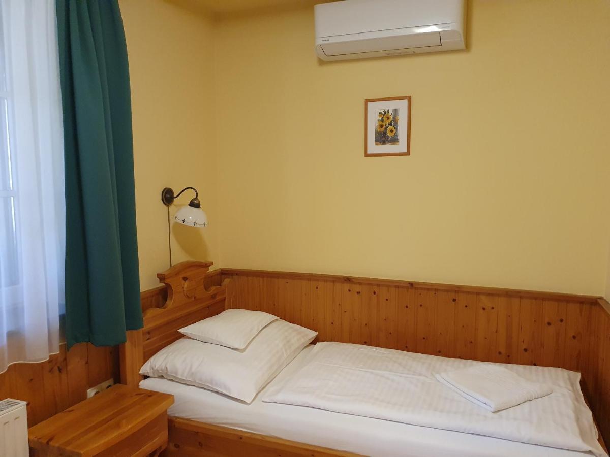 Bozi Rozi Panzio Hotel Fertőboz Buitenkant foto